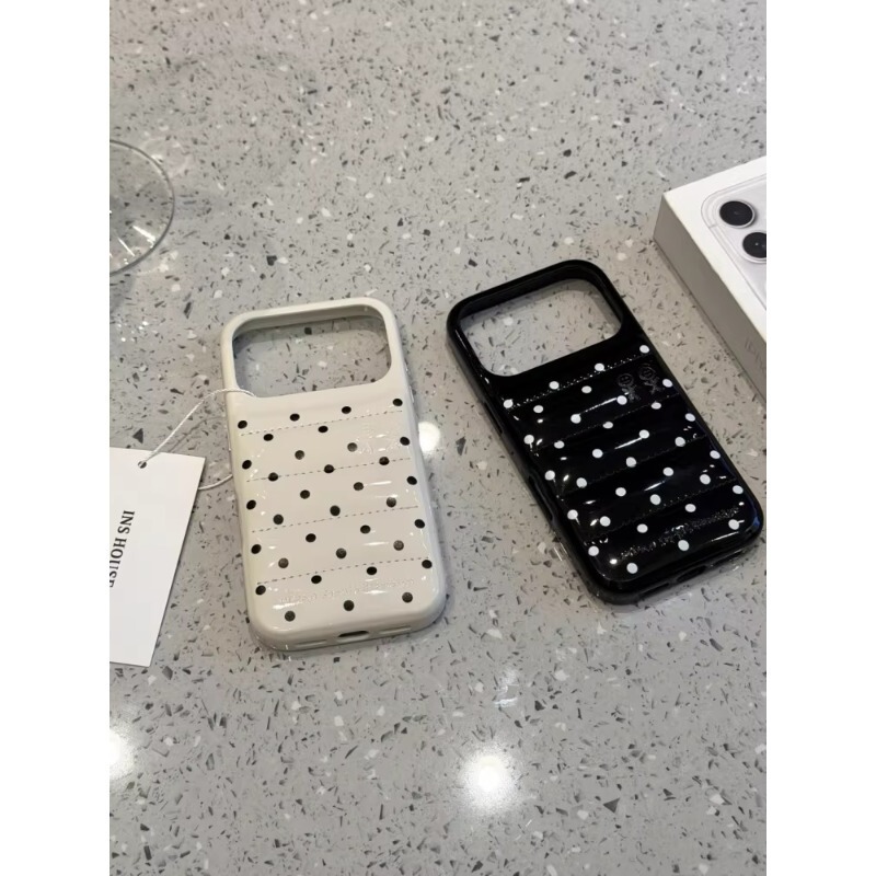 Korean-Style Ins Polka Dot down Jacket Phone Case Suitable for Apple 17 Pro Max, iPhone 16 Shockproof, 14/13 Hard Case, 15 Korean-Style Ins Polka Dot down Jacket Phone Case Suitable for Apple 17 Pro Max, iPhone 16 Shockproof, 14/13 Hard Case, 15