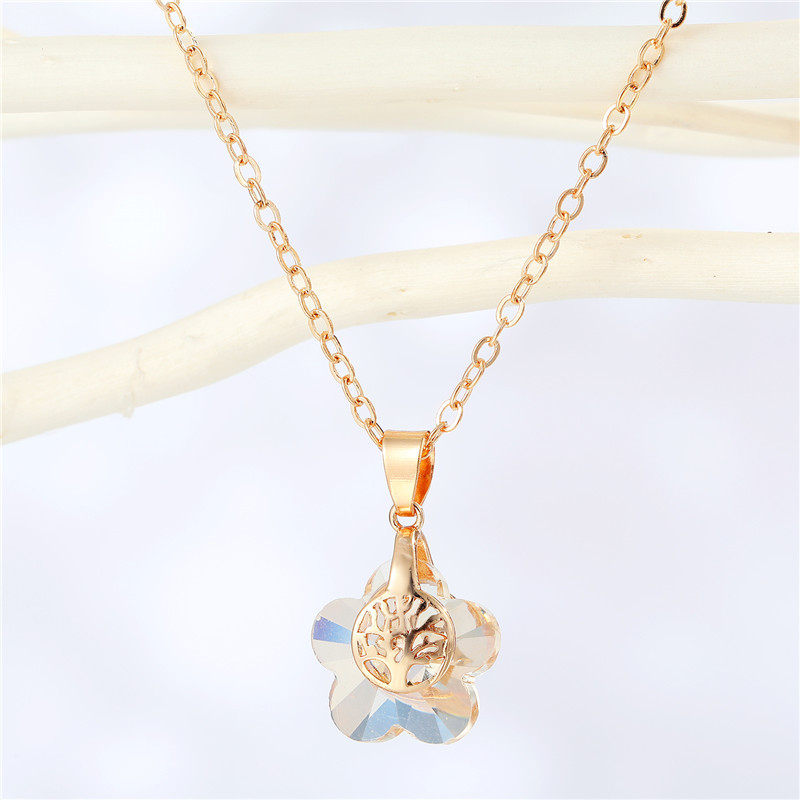 Europe Et En Amérique Croix Frontière Ornement De Fleur De Mode Collier Simple Géométrique Pendentif Multi-couleur Tempérament Clavicule Chaîne Femmes display picture 4