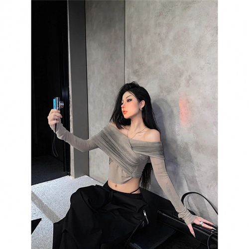 Vintage American-style design, gradient splicing, off-shoulder top—short, slimming, and figure-flattering for early fall women.