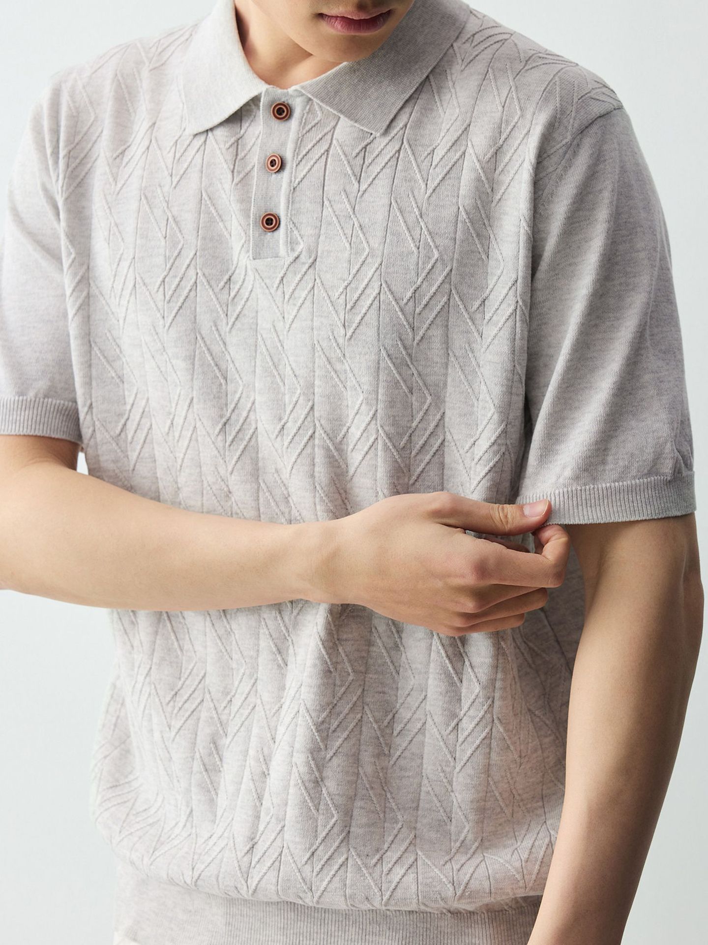 Áo polo nam tay ngắn cổ bẻ chất liệu pique thêu họa tiết nổi — Hoa Quân Lục