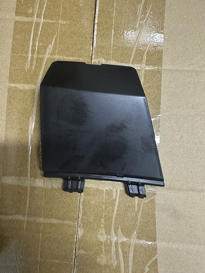 Suitable for Mitsubishi Outlander 2022-2025 Front Bumper Tow Cover
