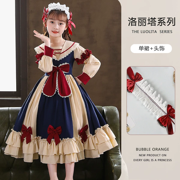 Skirt+hair accessories.