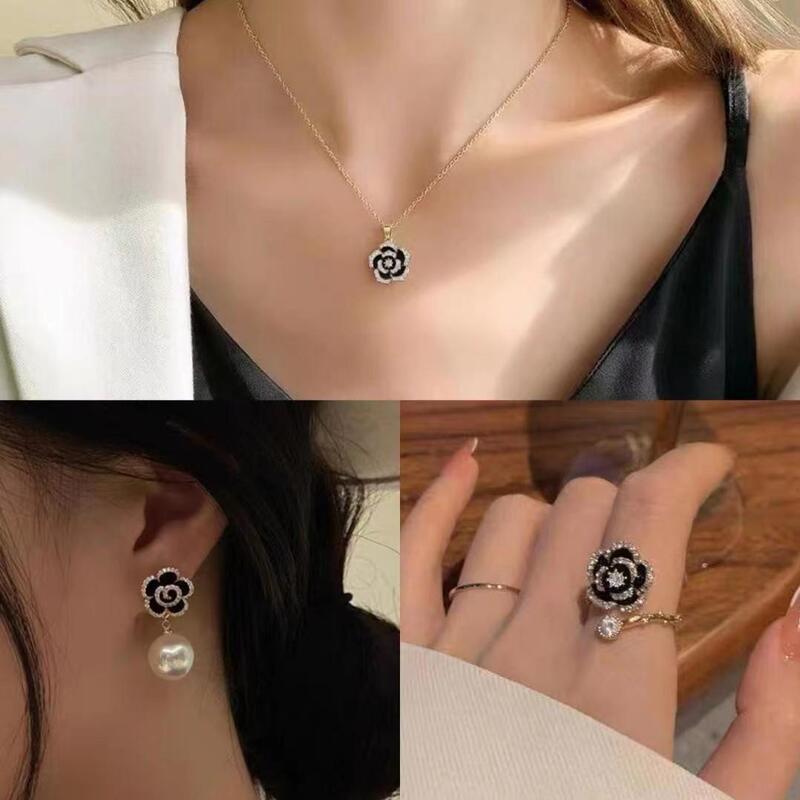 Camellia Elegant Necklace Women's 2023 New Fashionable High-end All-match Niche suit Clavicle Chain Jewelry Camellia Elegant Necklace Women's 2023 New Fashionable High-end All-match Niche suit Clavicle Chain Jewelry