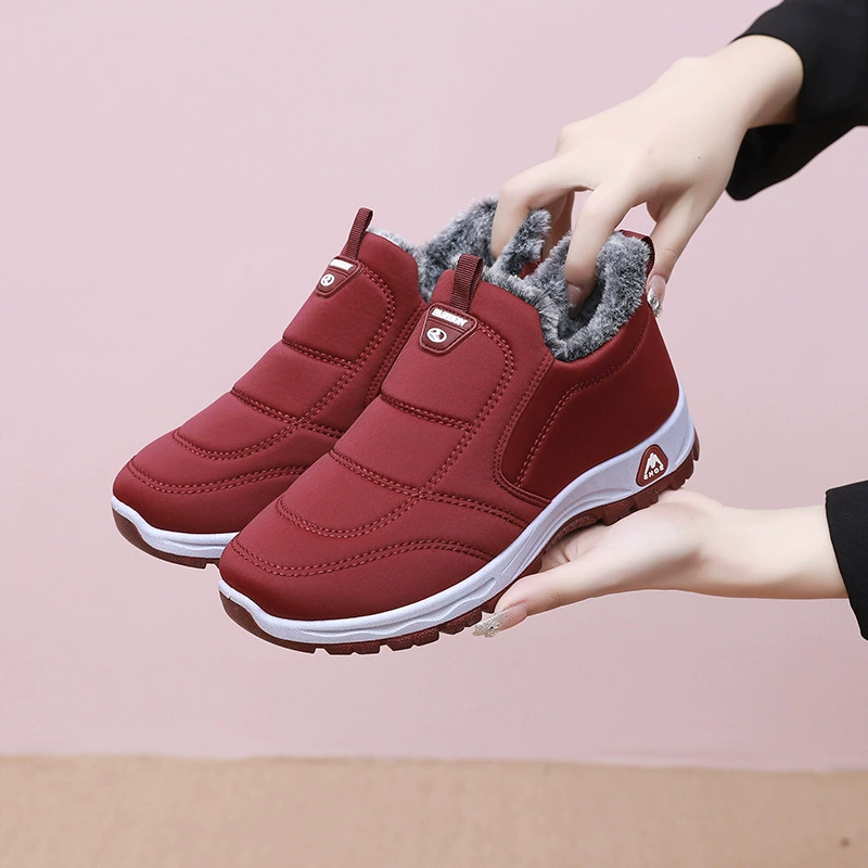 Старая пекинская хлопчатобумажная обувь женская зимняя бархатная теплая мама среднего и пожилого возраста хлопчатобумажная обувь нескользящая мягкая подошва через границу
