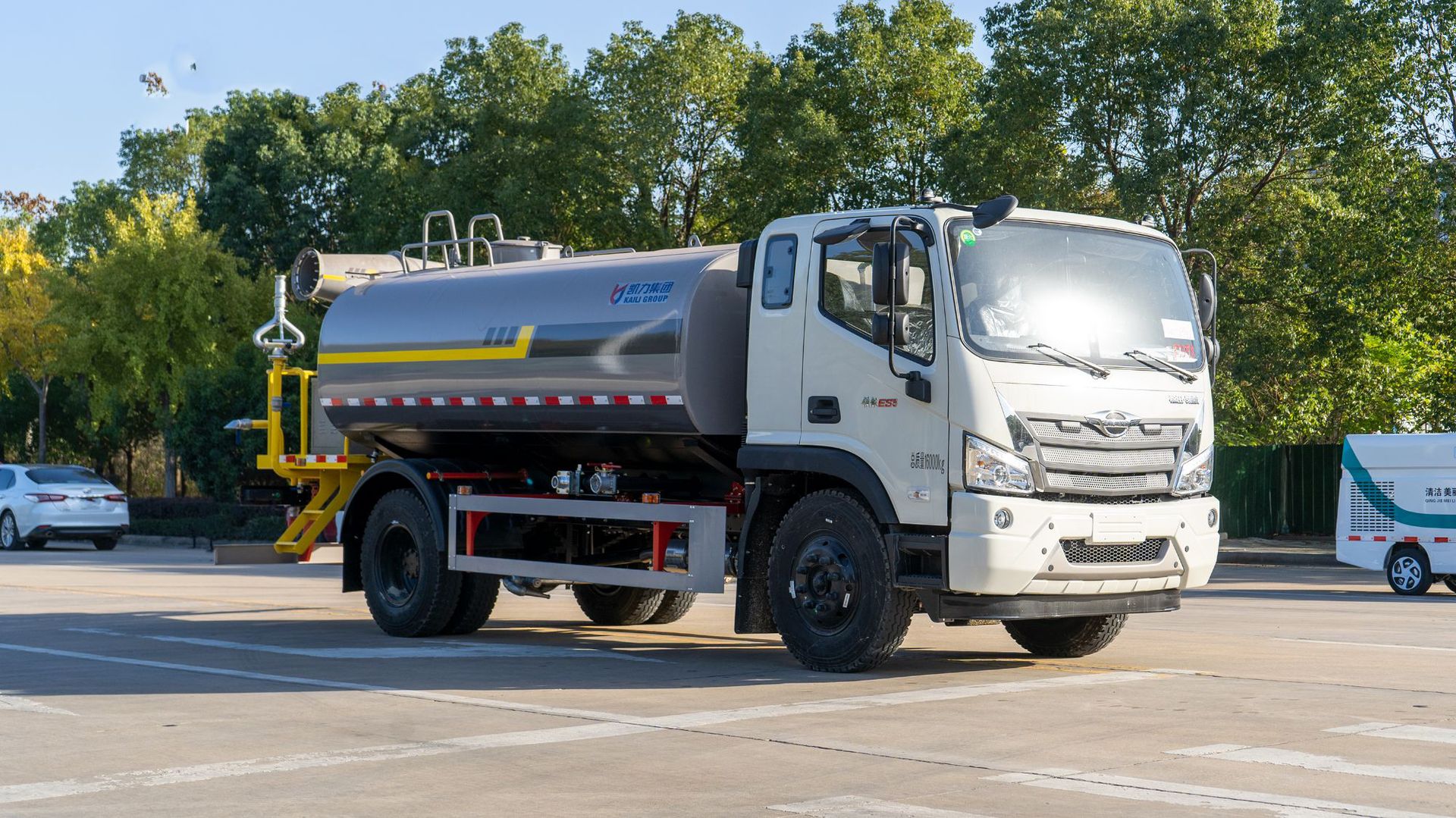 12 Square Meter Sprinkler Truck 15 Square Meter Construction Engineering Sprinkler Truck Construction Site Excavator Fog Cannon to Reduce Dust Large Fog Cannon Sprinkler Truck