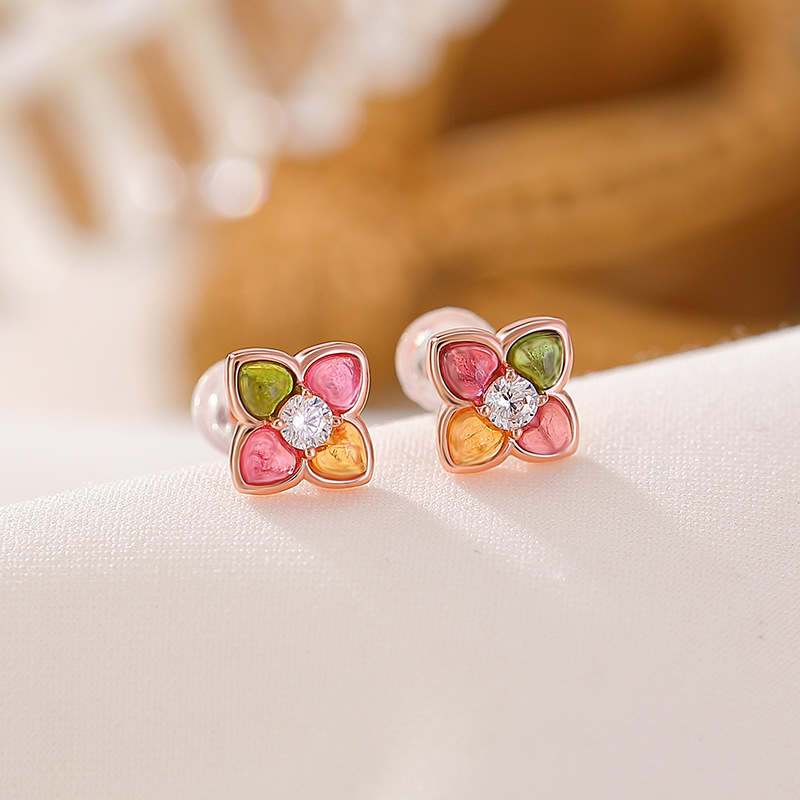 Bông tai bạc S925 mạ vàng hồng hình hoa cỏ bốn lá đính tourmaline — Một cặp (màu ngẫu nhiên của tourmaline)