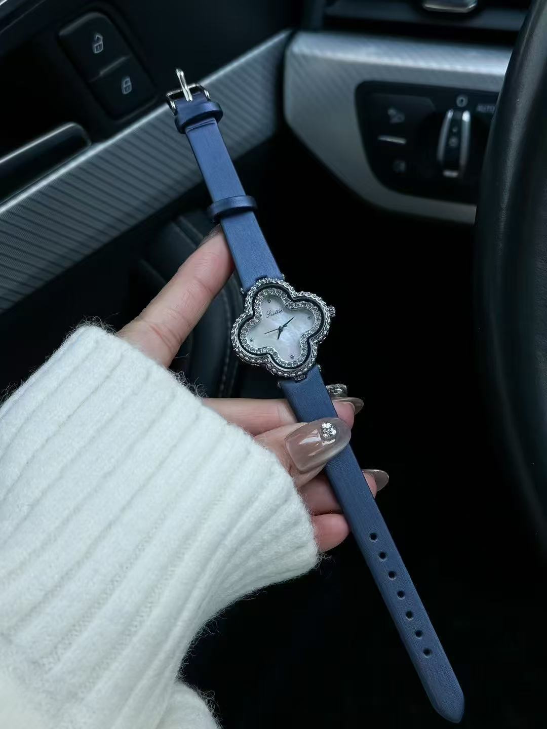 Women's Four Leaf Clover Quartz Watch With Leather Strap Shell Dial_voghion.com