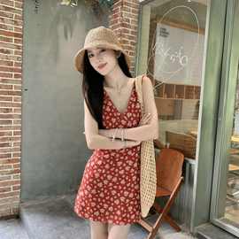 红色复古碎花吊带连衣裙女夏季新款茶系纯欲法式气质V领港风短裙