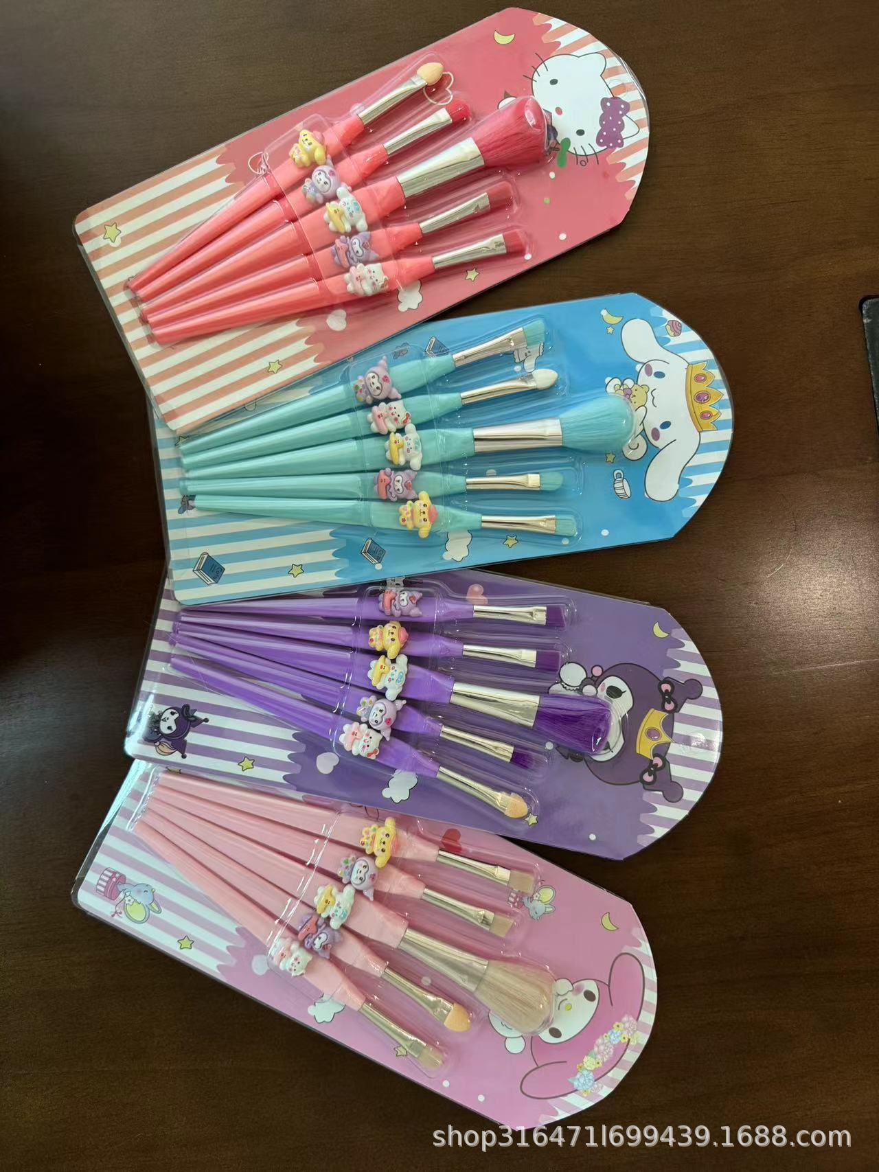 Nuevo cross-border caricature Kullomi conjunto completo de cepillo de maquillaje 11 piezas de blush eye shadow refrescar guantes herramientas de cepillo