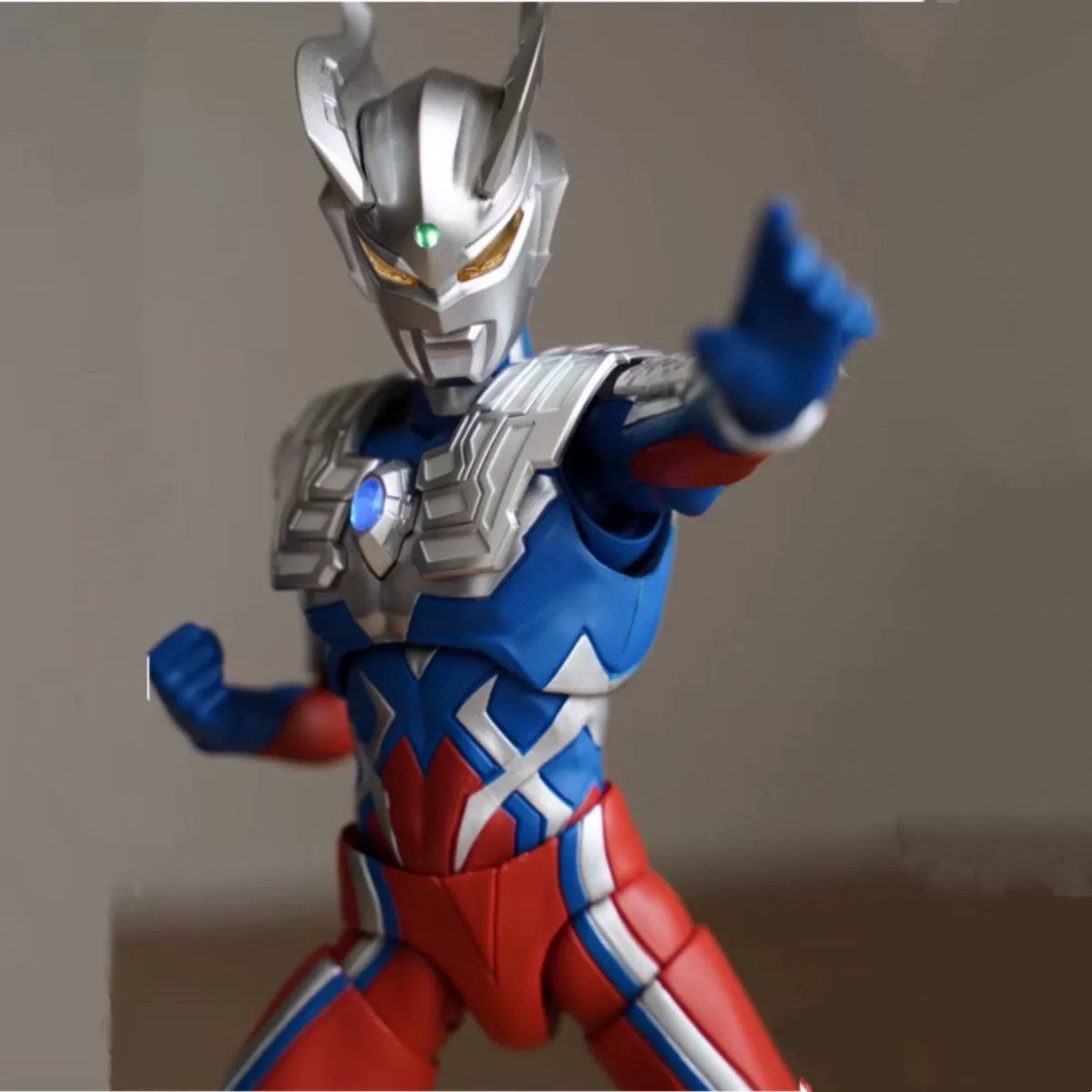 Movable minifigure, golden toy, doll, SHF