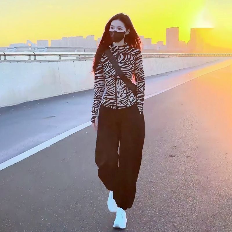 European Casual Sportswear Set Women's Spring and Autumn 2025 New Fashion Stylish Design Sense Leopard Print Top Two-Piece Trendy Set