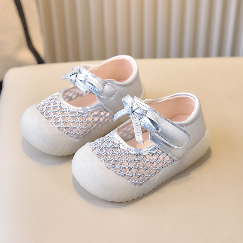Zapatos para bebés niñas sandalias de princesa 2026 nuevo primavera y verano hueco antipatas transpirables zapatos para niños dulces