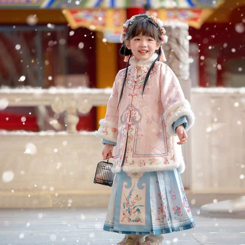 Новинка: зимний комплект ханьфу для девочек 2025 года, утепленный костюм в стиле Мин, юбка-мамьян для детей, древний костюм для девочек, сказочный наряд на Новый год.
