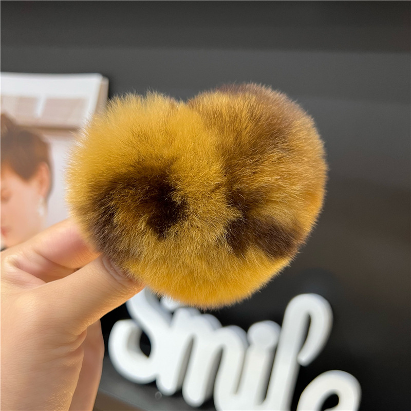 Women's Cute Simple Style Heart Shape Rabbit Fur Hair Clip display picture 4