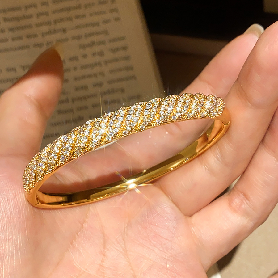 El temperamento francés arco de zircon pulsera de doble capa dulce ins pulsera de viento lujoso ligero de alto nivel sensación de joyas versátiles para mujeres