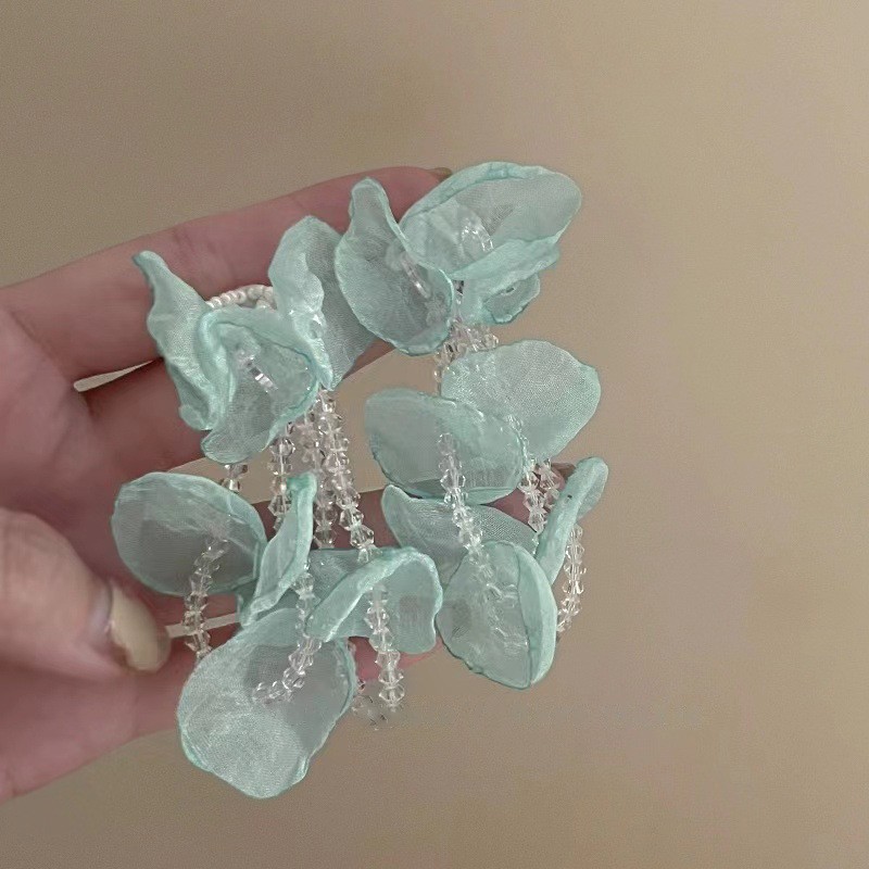 Pendientes de borla de flores de tul de aguja de plata Pendientes de súper hada verde menta fresca Pendientes de diseño exagerado de nicho