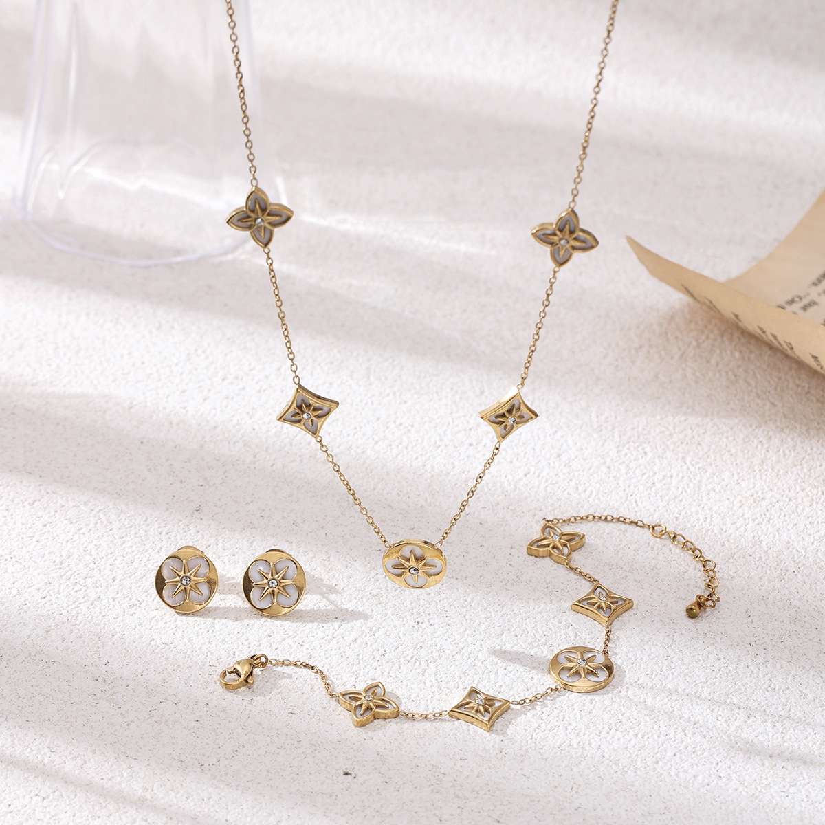 Collar de acero inoxidable de lujo ligero y de alta calidad de moda estrella blanca cadena de clavícula para mujeres joyerías transfronterizas en venta caliente