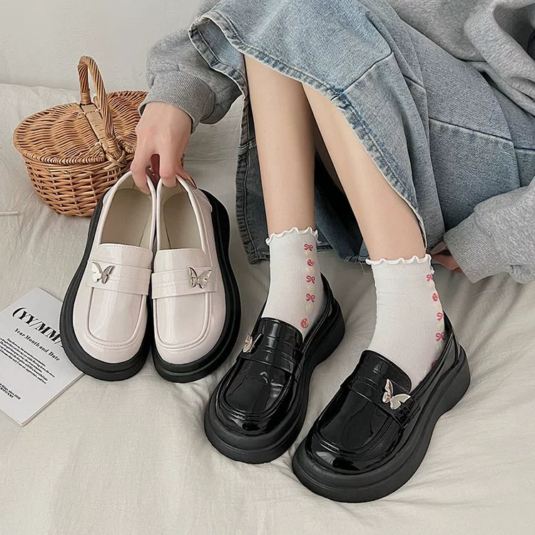 Оптовая продажа обувь Lefu на толстой подошве 2024 новая модель металлическая бабочка мода дикий ретро с юбкой маленькая кожаная обувь