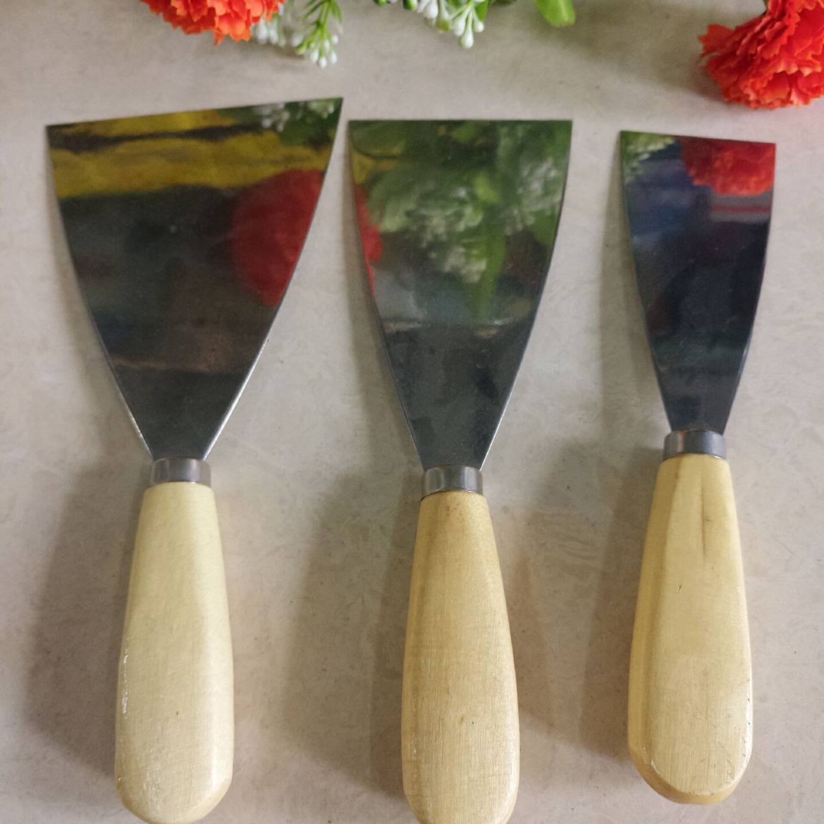 厂家直销油灰刀 75#不锈钢油灰刀 木柄油漆灰刀 油漆抹刀 铲刀