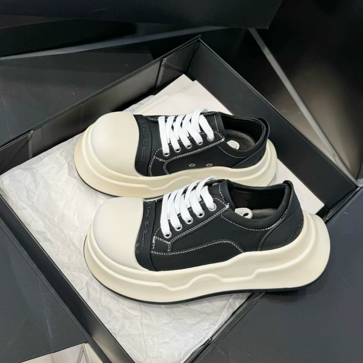 Замшевый Микки Большая голова обувь женский 2024 новый американский ретро повседневная толстая подошва обувь для увеличения холста кожаные хлебные туфли