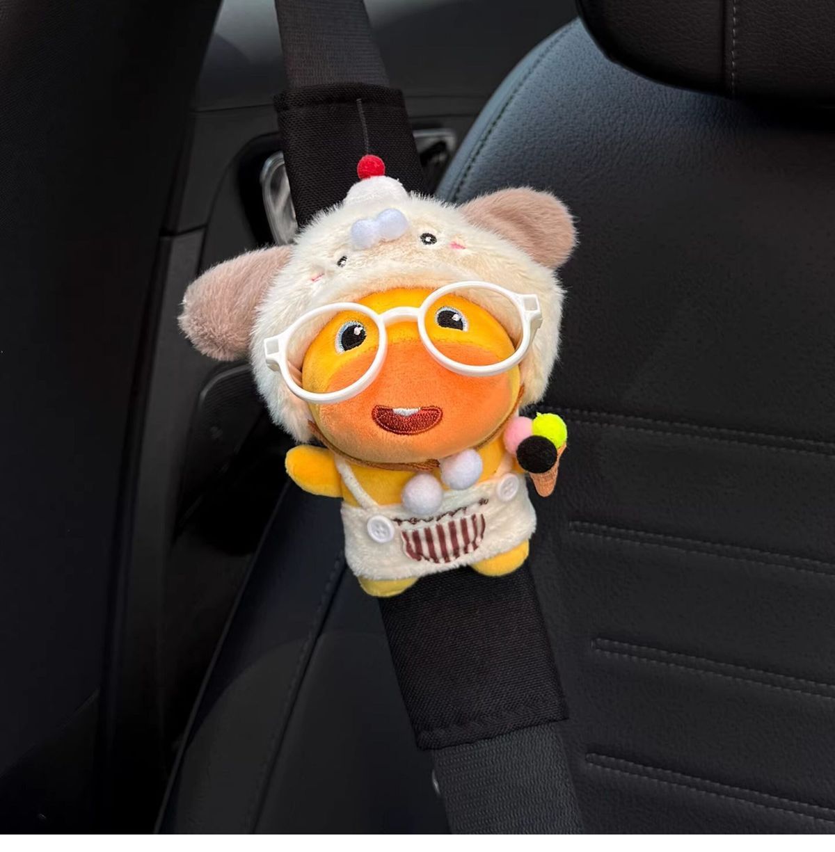 Capybara Lulu Car Seatbelt Shoulder Pads, Car Seatbelt Decoration, Anti-Wear Clothing, Cute Couple Set