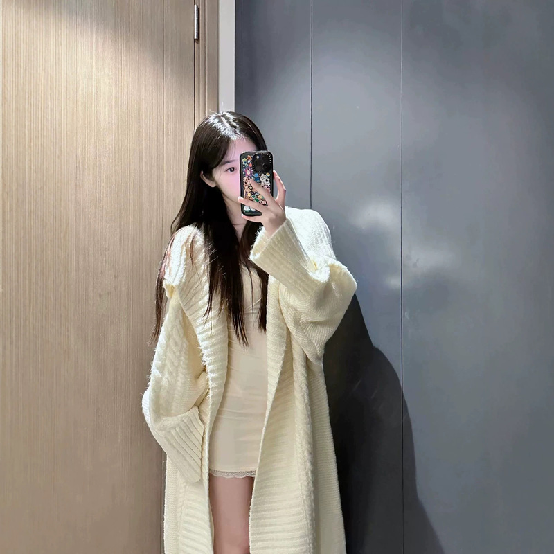 Knitted long sweater coat for autumn and winter, French style, elegant, with a turn-down collar, casual, high-end, loose, mid-length cardigan for women