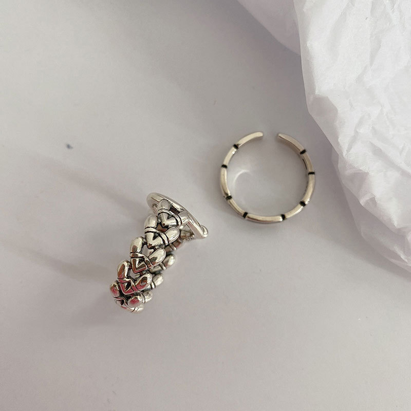 South Korea hollow heartshaped black chain ring wholesalepicture5