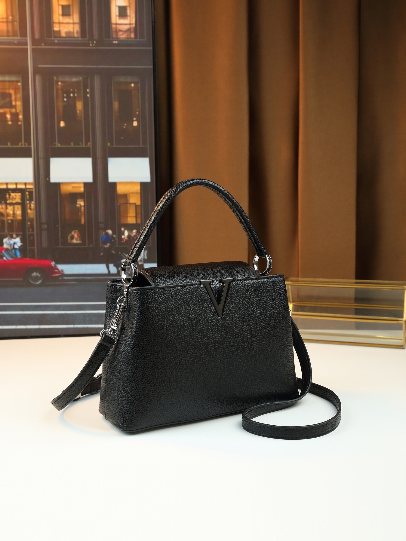 Bolsas transfronterizas para mujeres 2025, nuevas bolsas de estilo exterior Kylie, nicho simple en forma de V para mujeres que salen al trabajo, temperamento portátil