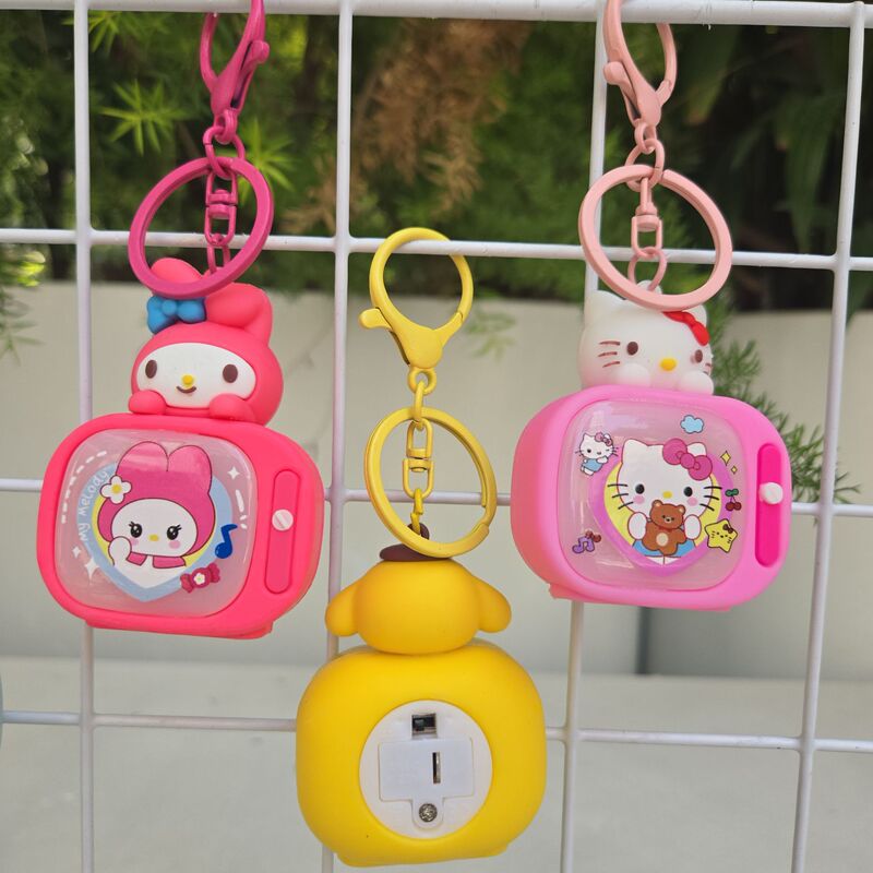 クリエイティブサンリオミニライトテレビのキーホルダー装飾小夜灯カップルバッグ自動車のキーチェーンストラップ|undefined
