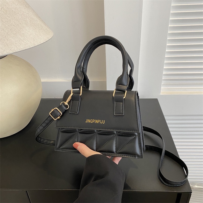 Modelo de comercio exterior bolso cuadrado pequeño bolso femenino 2023 invierno nuevo bolso de mensajero de moda admite compras en masa al por mayor