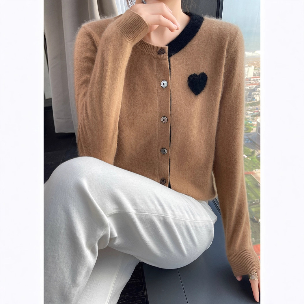 哥家商场同款女装2025秋季爱心圆领开衫女士山羊毛针织打底衫外穿