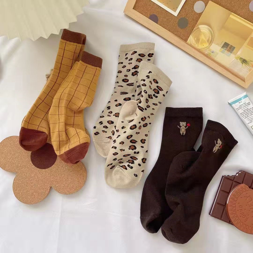 2025d Chaussettes mi-mollet à carreaux pour femmes, style ISN, imprimé léopard, polyvalentes, pour étudiantes, courtes, automne-hiver_voghion.com