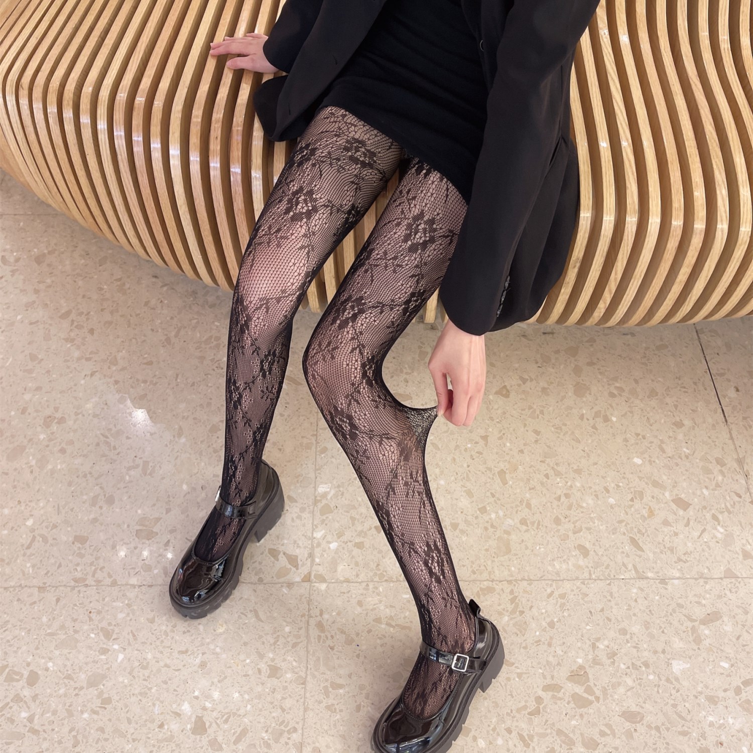 White Retro Hollow Lace Rose Jacquard Fishnet Stockings Bottoming Beautiful Legs Thin Stockings Dark Pantyhose