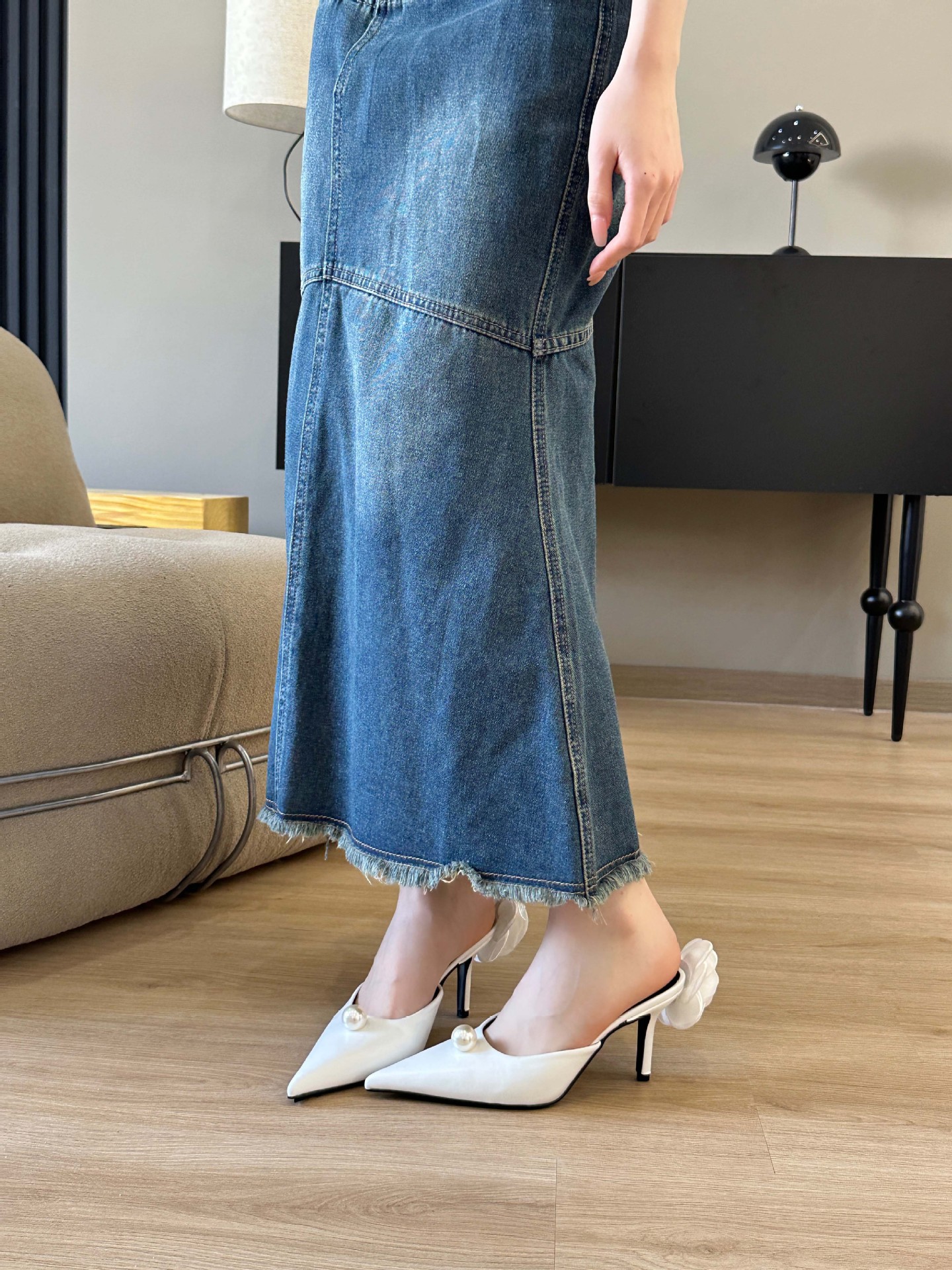 2024 Vår- och höstsäsong Nya små doftande vindtunn klack ihålig vatten diamantspets enkla arbetshöga klackar_voghion.com