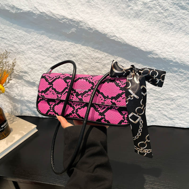 Bolso de axila de textura transfronteriza 2025 primavera y verano nuevo bolso femenino bolso de piel de serpiente personalizado bolso de hombro de color de contraste retro