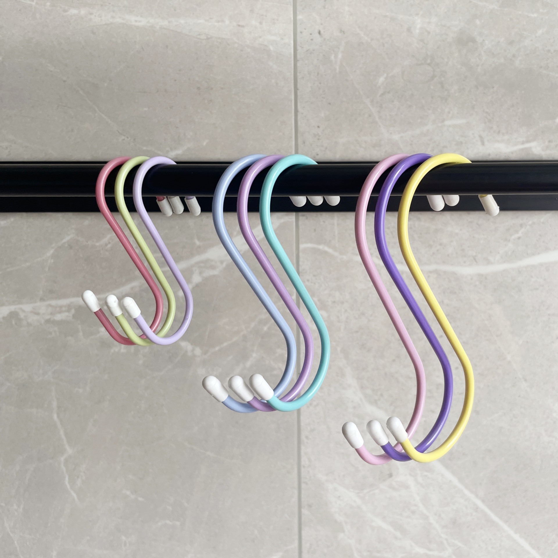 [Small single wholesale] Macaron color pvc plastic bag S hook kitchen bathroom storage hook S-shaped crossbar nail-free