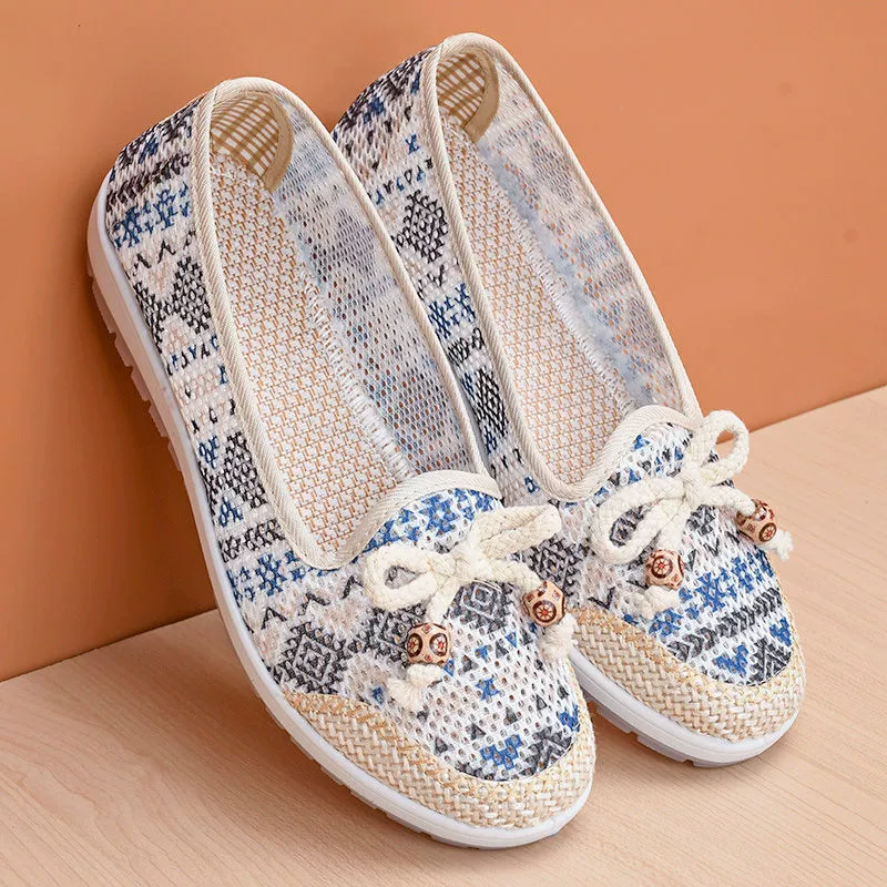 Летняя Тканевая обувь Old Beijing, Женская нескользящая обувь на мягкой подошве, дышащие полые сандалии для среднего и пожилого возраста, молочная обувь на плоской подошве