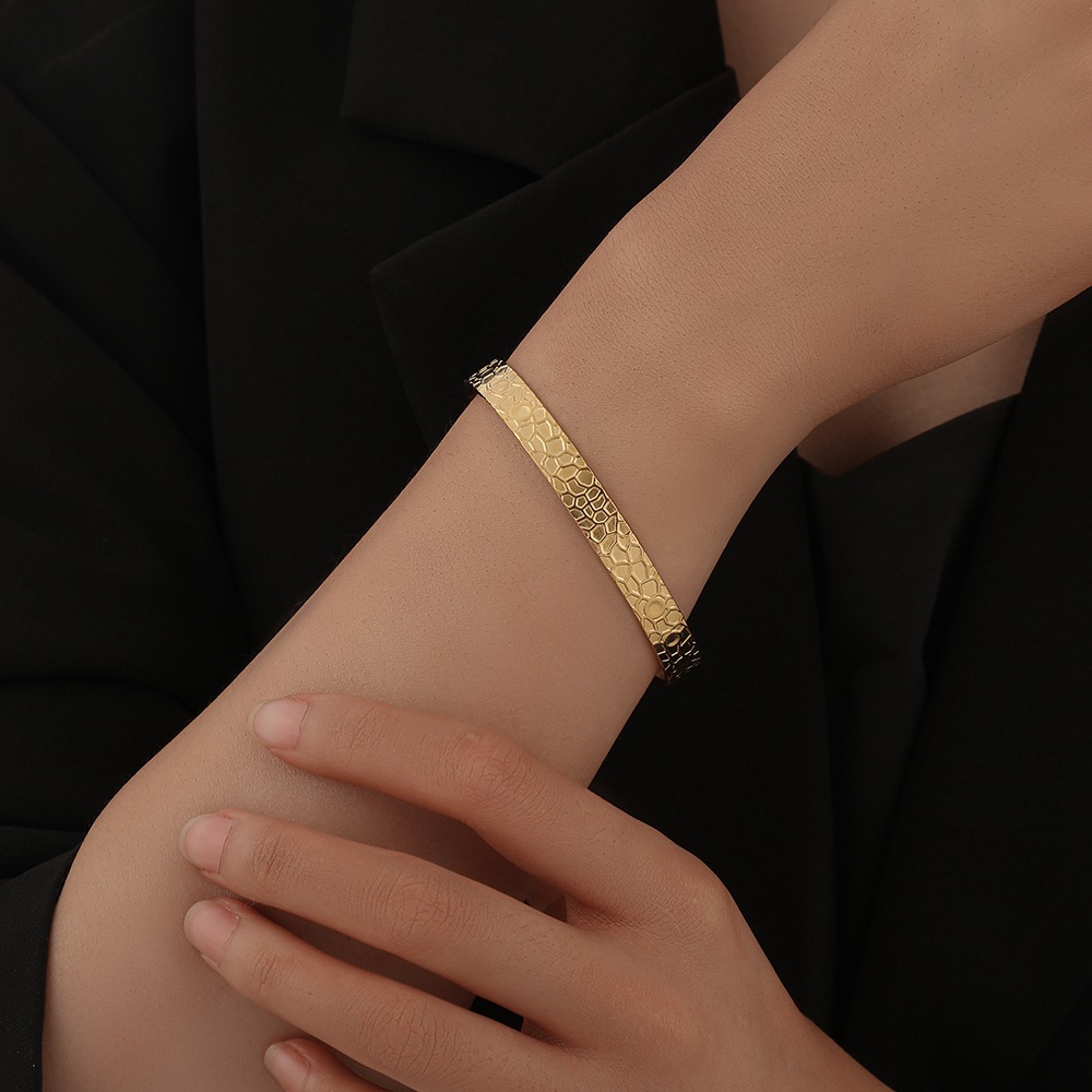 12g Weight Bangle Classification 1 Piece Quantity Daily Occasion Stainless Steel Material Geometric, Eye Pattern Unisex Gender Plating Design Simple Style Style Geometric Eye Stainless Steel Simple Style Bangle 25