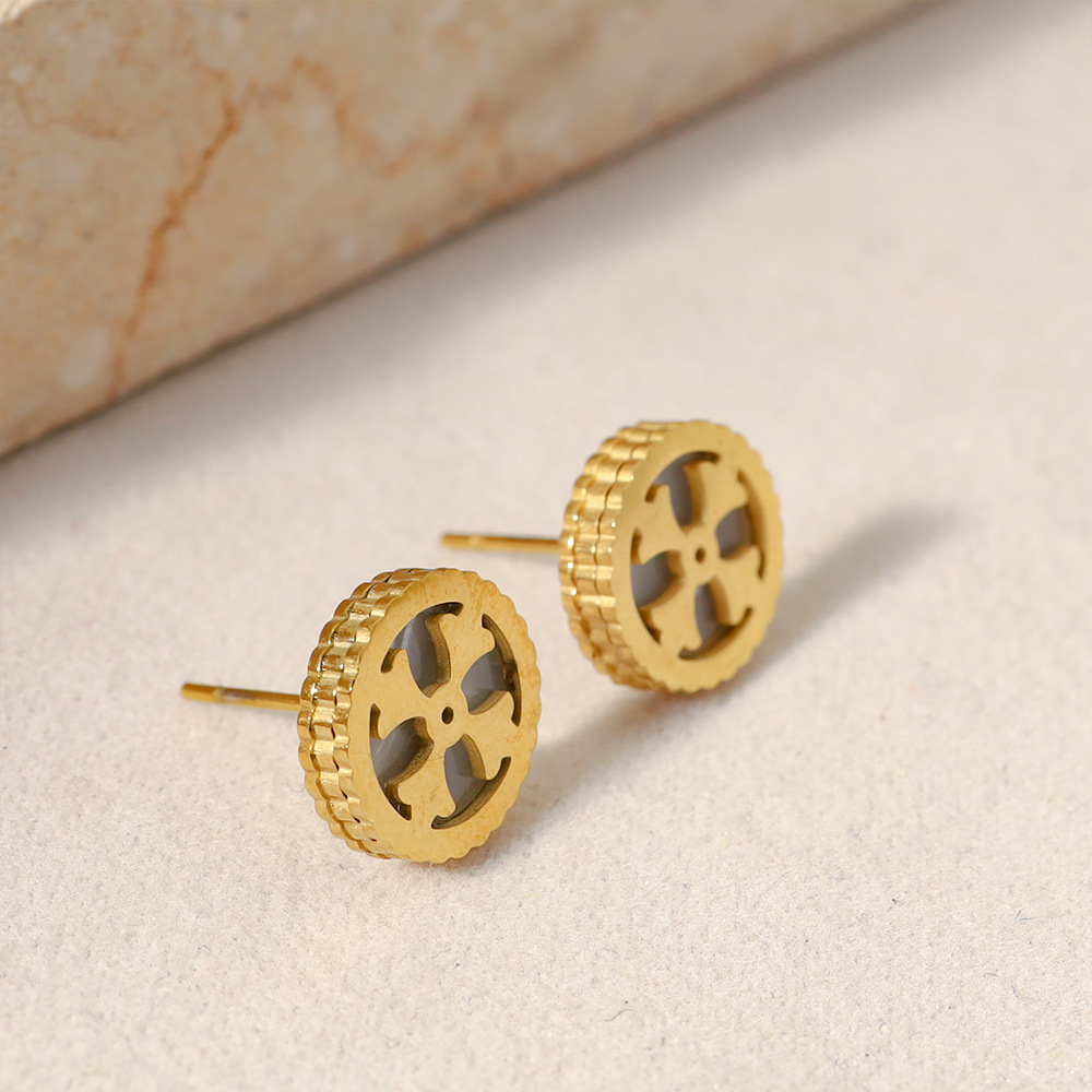 Oferta especial experiencia europea y americana joyería de acero titanio vacío galvanoplastia no decoloración no alérgica joyería pendientes collar fábrica al por mayor