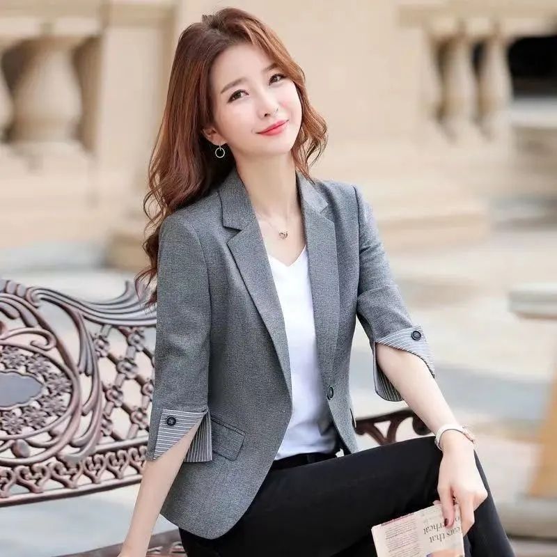 Women's Slim Fit Blazer With Three-quarter Sleeves For Professionals_voghion.com
