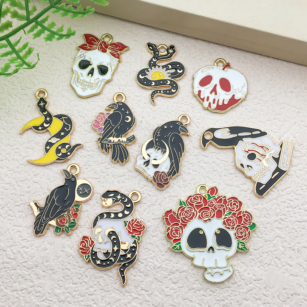 4g Weight Pendant Jewelry Making Type DIY Jewelry Accessories, Keychain Classification 1 Piece Quantity Alloy Material Halloween Festival Sun, Moon, Cat, Snake, Skull Pattern Cute Style Enamel, Enamel Craft 1 Piece Alloy Sun Moon Cat Pendant DIY Jewelry Accessories Keychain 2