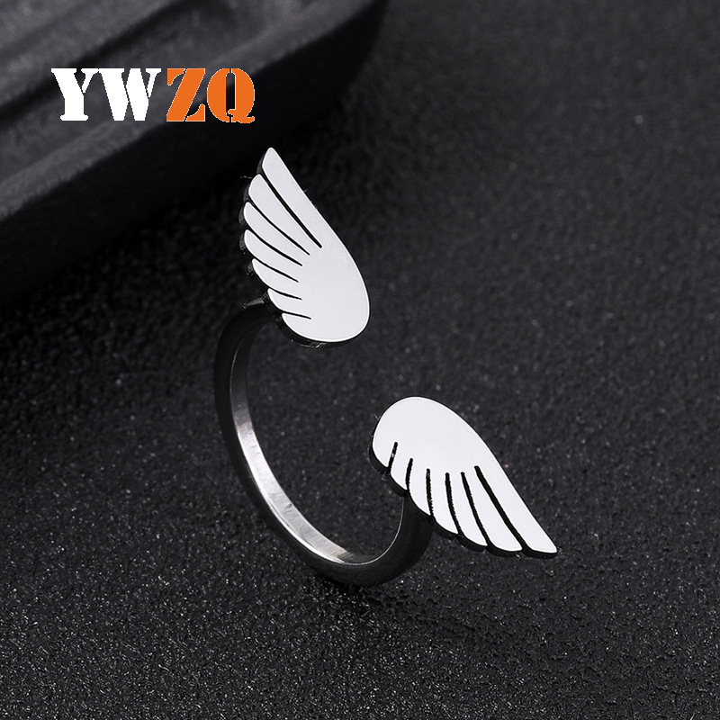 Nueva moda joyería de acero inoxidable alas de Ángel patrón de apertura ajustable creativo anillo de acero de titanio al por mayor