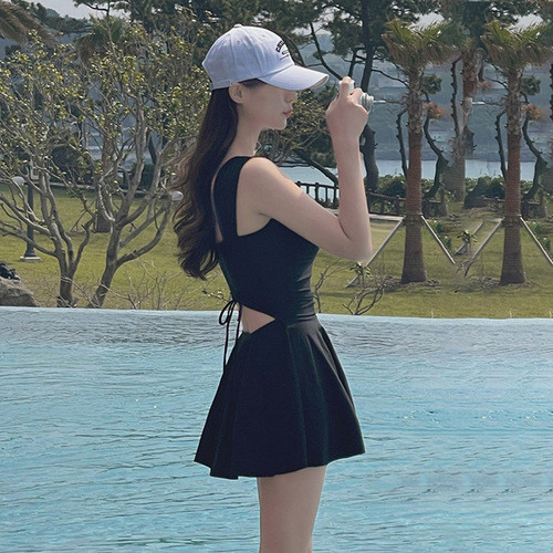 2024 new one-piece swimsuit for women, conservative belly-covering, slimming, push-up girl, high-end hot spring swimsuit