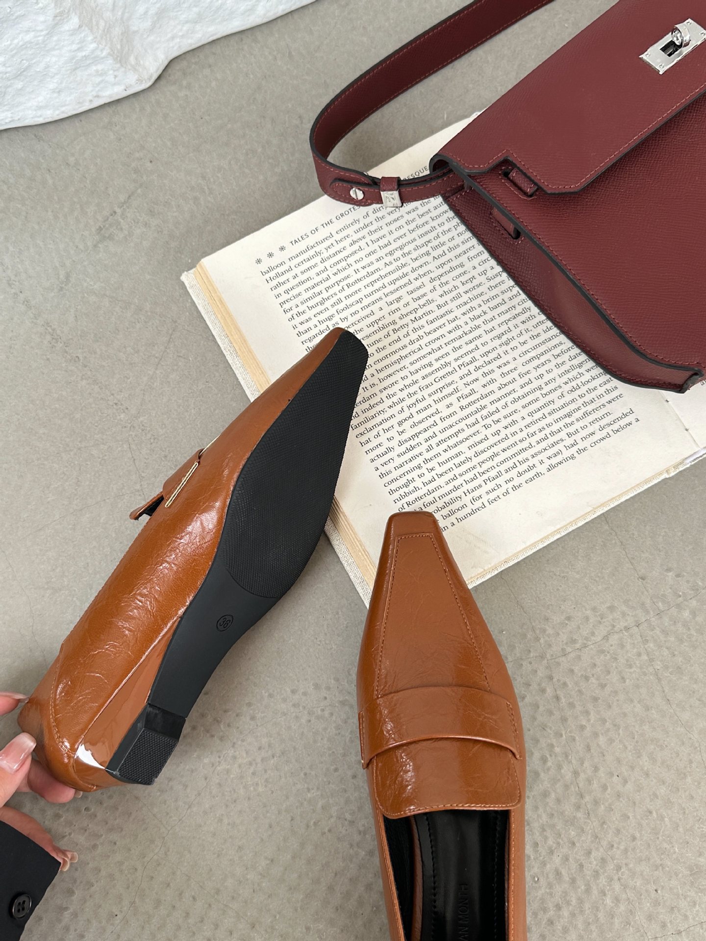 밝은 노란색