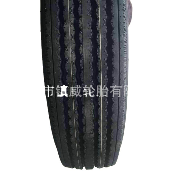现货供应雪地花纹 6.00R13 真空半钢轻卡载重轮胎