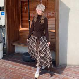套装两件套洋气2025年春秋装新款咖色弹力T恤+设计感格子裙两件套