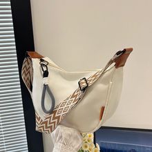 单肩斜挎包包女布包夏季尼龙休闲饺子包小众通勤包单肩百搭新款