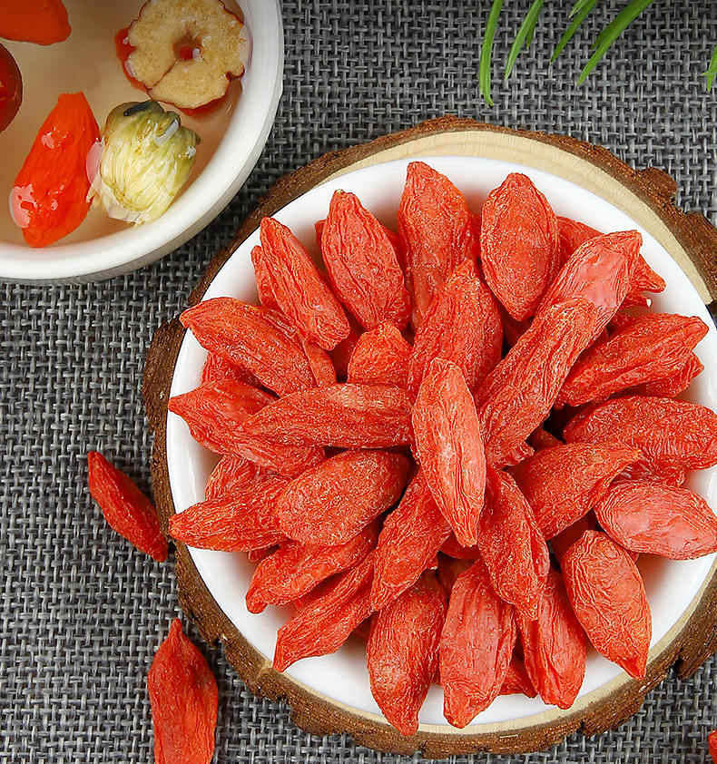 Ningxia Goji Berries Gou Qi Zi Premium Grade Large Berry Sun Dried No Sulfur 250g x 2 Jars for Tea Wine and Cooking overview
