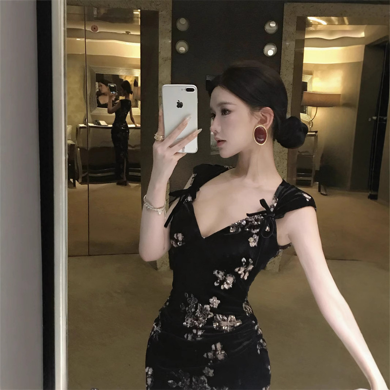 实拍秋季新款亮片刺绣新中式改良旗袍收腰显瘦包臀黑色丝绒连衣裙|undefined