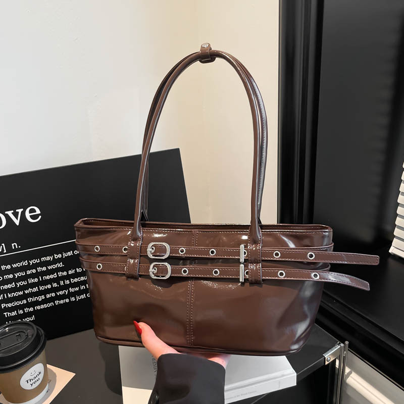 Bolsas de mano de nicho transfronterizas de mujeres europeas y americanas bolsas de hombro y brazo retro de gran capacidad de locomotora